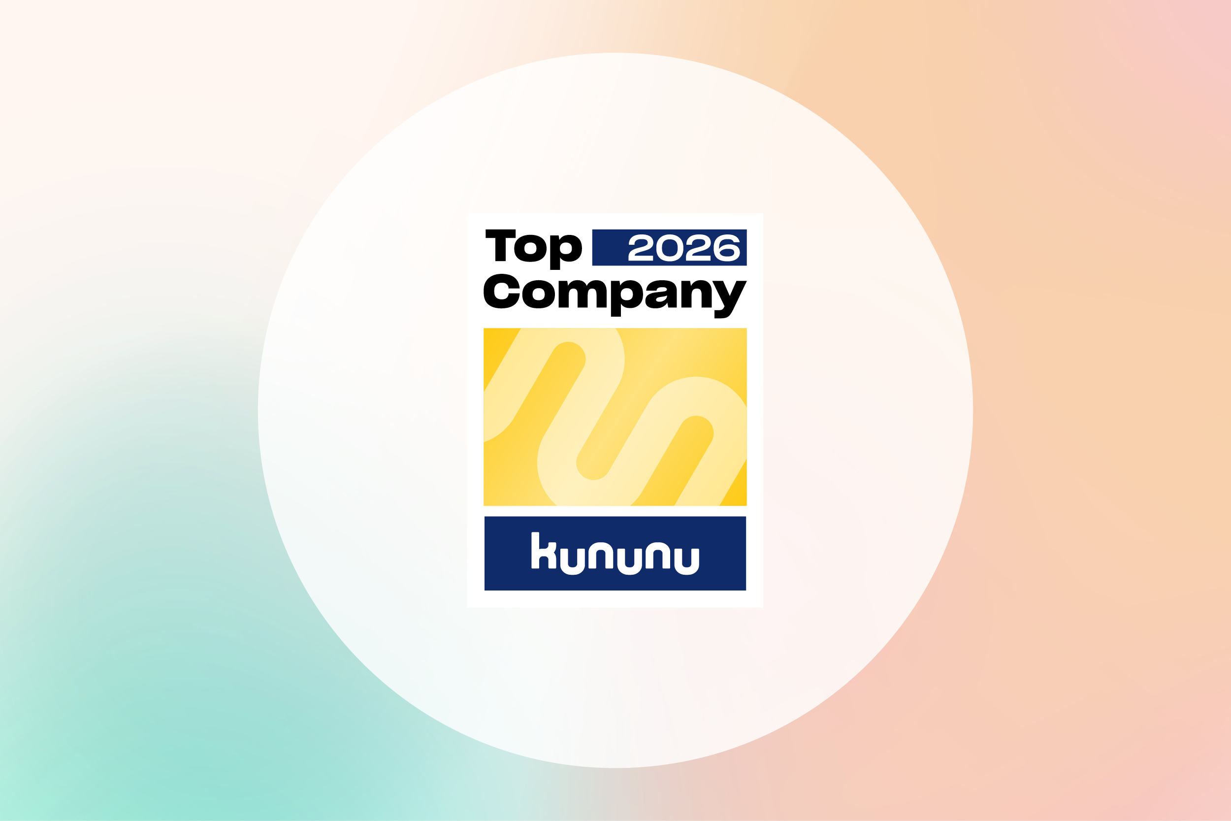 Kununu Siegel auf pastellfarbenem Hintergrund