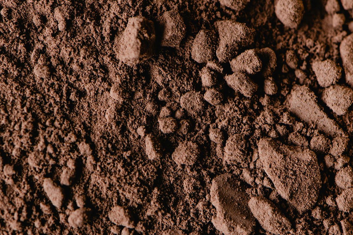 Nahaufnahme von braunem BCAA Pulver