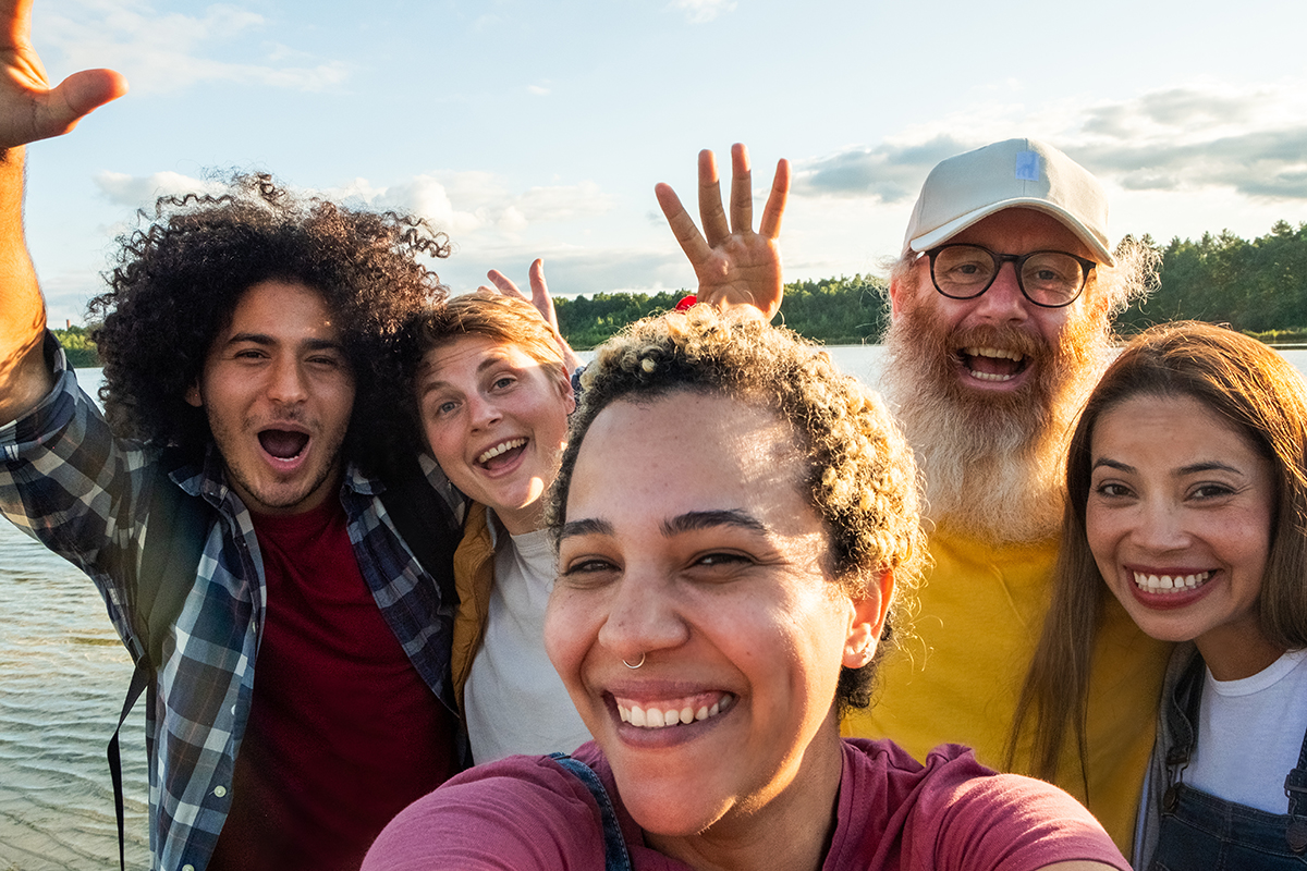 Selfie einer Freundesgruppe mit guter Laune