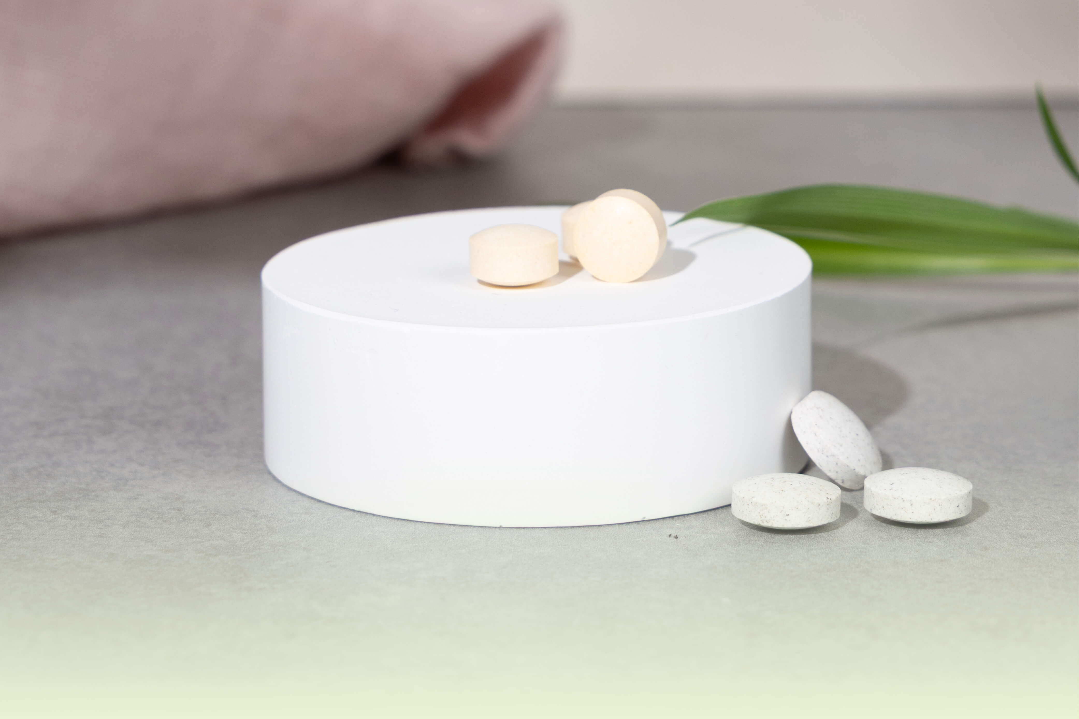 Runde Tabletten in zwei verschiedenen Farben