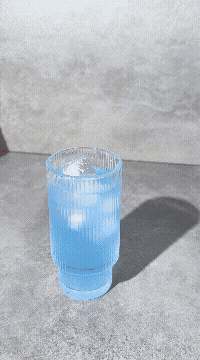 Video von blauem Sportgetränk Blue Rush mit Beeren-Ananas-Geschmack